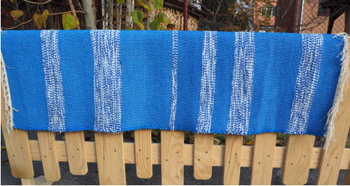 Modrý kanafasový koberec — foto 2
