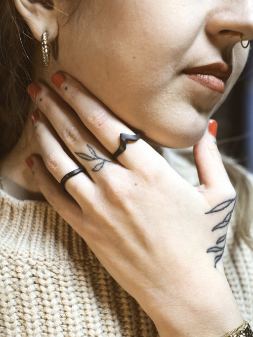 RINGBLACK TRIANGLE 3mm - černý karbonový prsten — foto 3