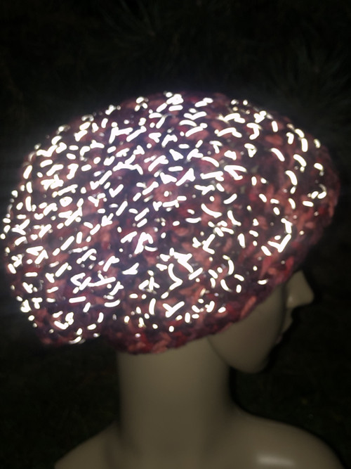 Beanie červená s reflexní nitkou — foto 3