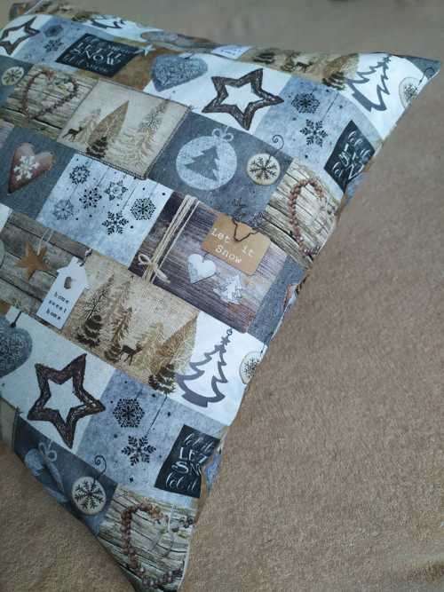 Vánoční patchwork -povlak na polštář — foto 2