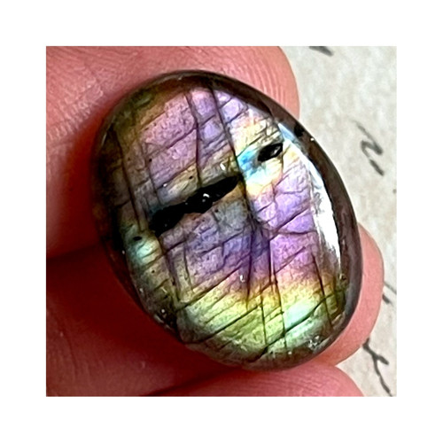 Labradorit kabošon ovál / 22x15x4mm — foto 2