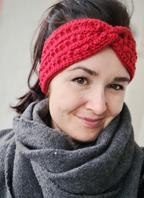 Háčkovaná čelenka ozdobná - červená — foto 2