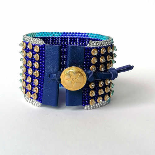 Futuristic Ombre Blue Beaded Cuff Bracelet — foto 3
