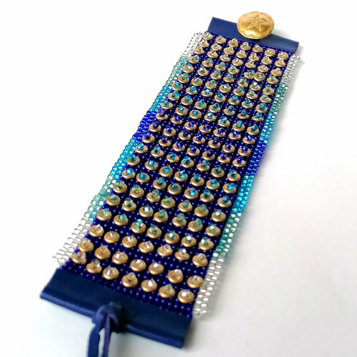 Futuristic Ombre Blue Beaded Cuff Bracelet — foto 5