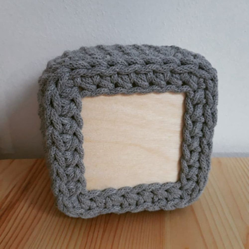 Háčkovaný košík s dřevěným dnem *10x10 cm* — foto 2