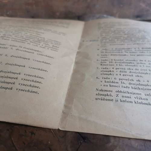 VKUS 74414 ... Dámský háčkovaný klobouk — foto 2