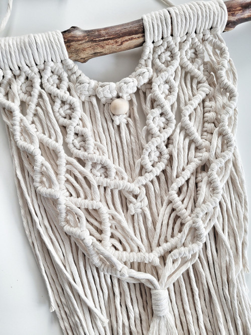 Macrame dekorace v krémové barvě — foto 2