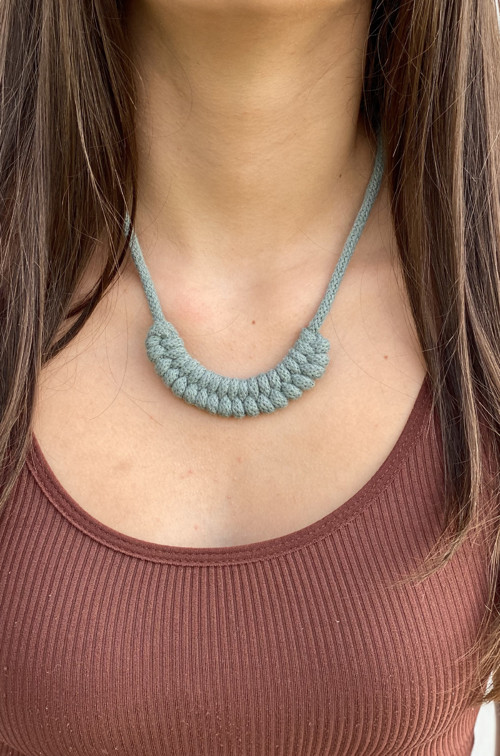 Jemný bavlněný šňůrový náhrdelník “Macrame Red ” — foto 4