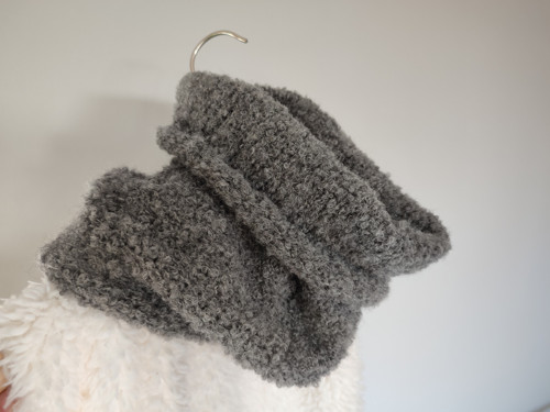 Tmavo sivé bouclé — foto 2