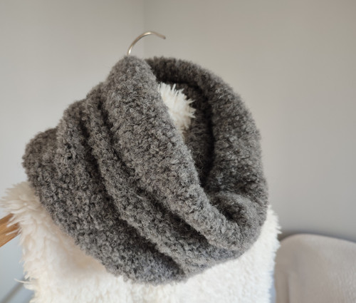 Tmavo sivé bouclé — foto 4