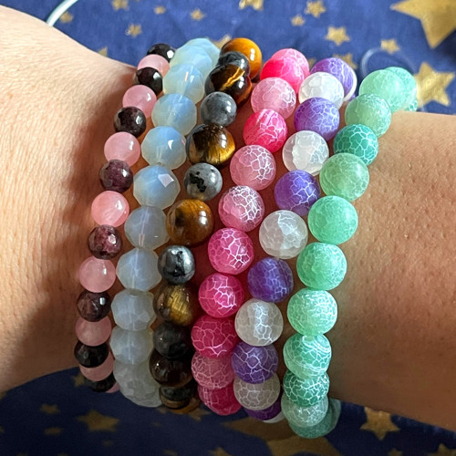 Elastický náramek s granátem a jadeitem — foto 5
