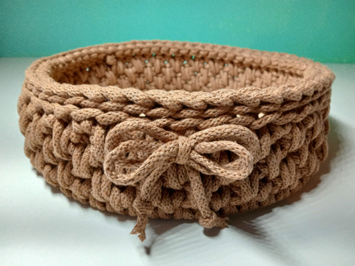 Háčkovaný košík světle hnědý ⌀ 25 cm — foto 2