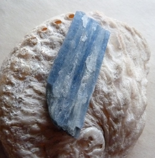 Kyanit - disten - 6 cm - Extra — foto 5