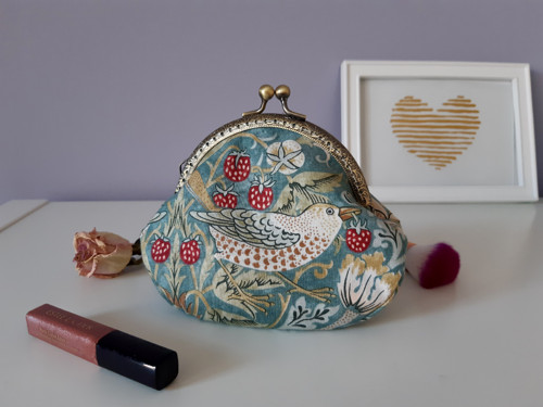 Minitaštička Strawberry thief — foto 2