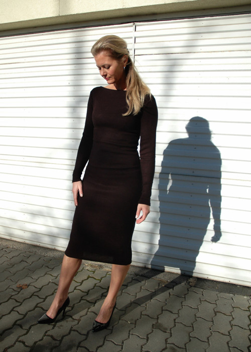 Šaty Classic Black — foto 2