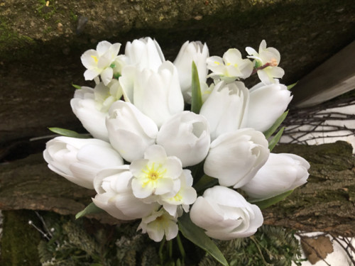 Kytice tulipánů v bílé — foto 2