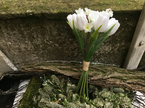 Kytice tulipánů v bílé — foto 3