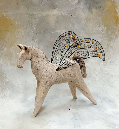 Pegas s drátovanými křídly — foto 3