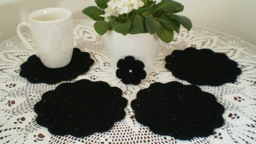 Háčkovaná prostírka černá — foto 2