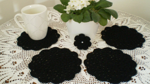 Háčkovaná prostírka černá — foto 3