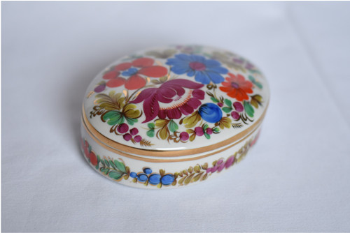 Oválná porcelánová dóza — foto 2