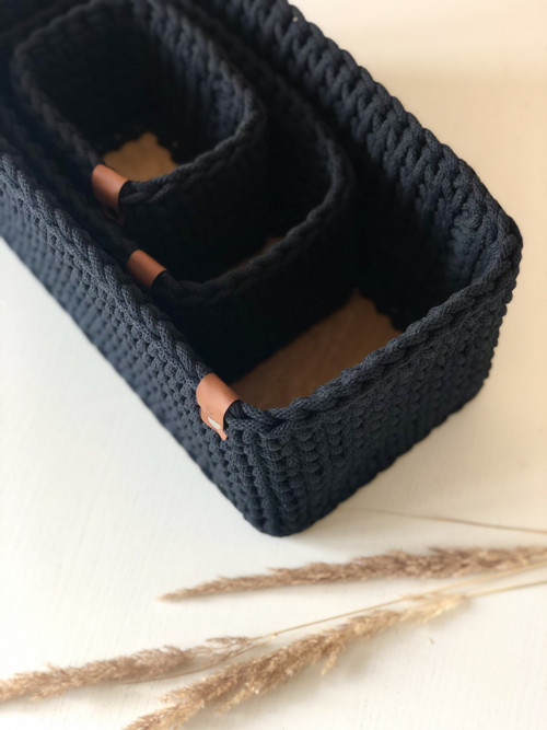 Háčkovaný obdélníkový košík 25x15cm černý — foto 3