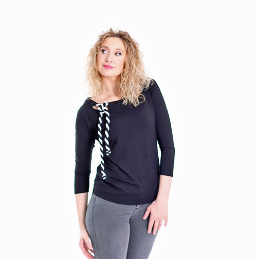 Černá raglánová halenka s vázáním — foto 2
