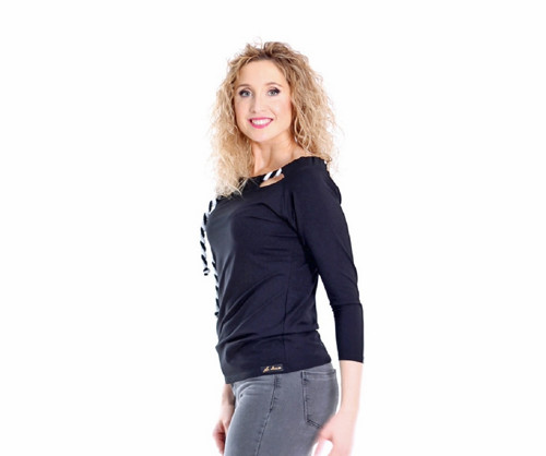Černá raglánová halenka s vázáním — foto 4