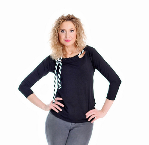 Černá raglánová halenka s vázáním — foto 6