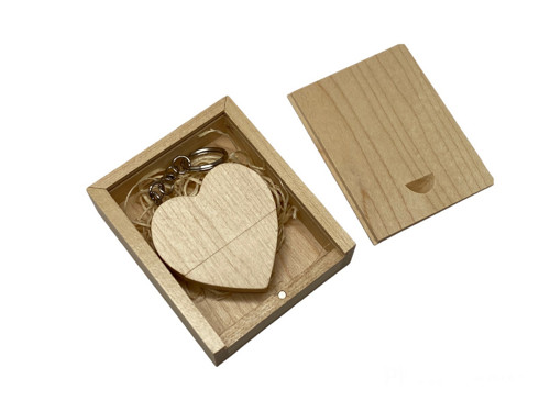 Dřevěný USB Flashdisk SRDCE 32GB - s gravírováním — foto 3