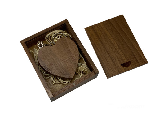 Dřevěný USB Flashdisk SRDCE 32GB - s gravírováním — foto 4