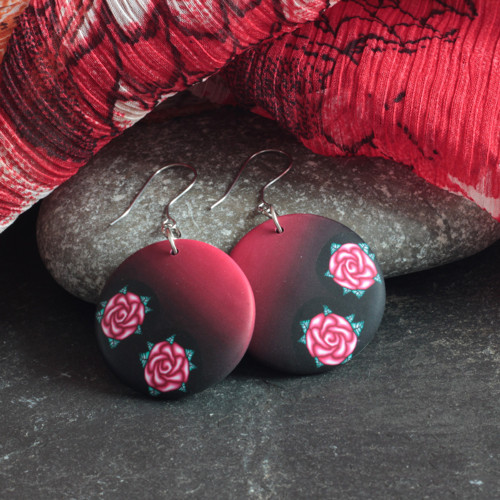 Černočervená kolečka s růžemi — foto 2