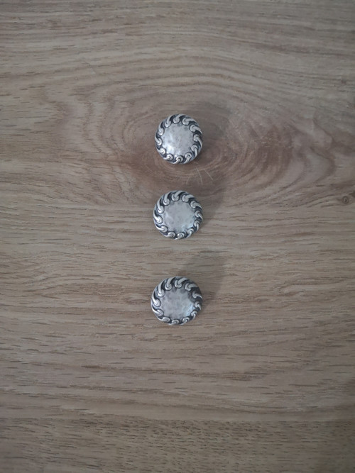 Kovový gombík v.25mm — foto 2