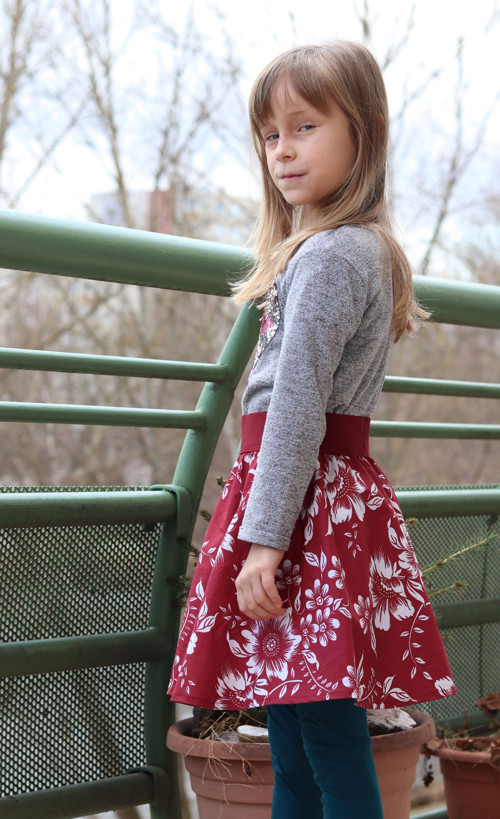 Dětská půlkolová sukýnka, květy — foto 2