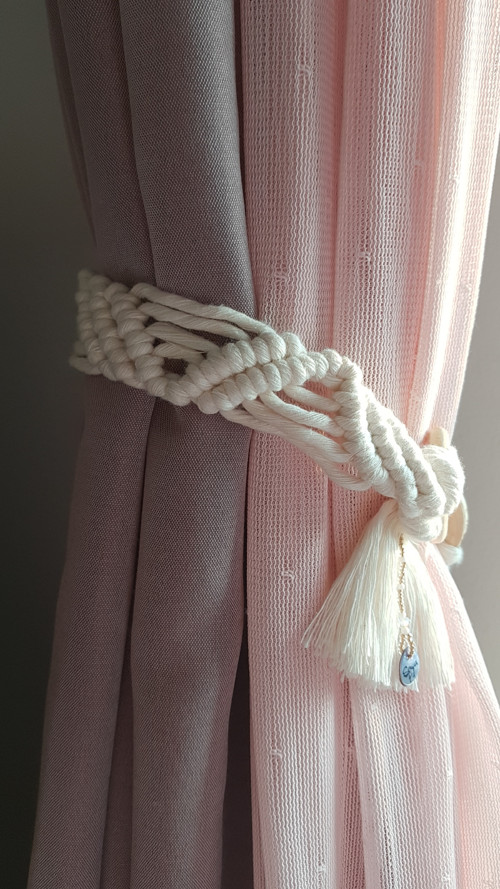 Macrame střapec na závěs s rokajlem — foto 2