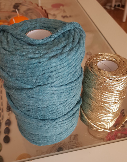 Macrame střapec na závěs se zlatou — foto 4