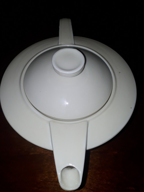 Stará porcelánová konvice — foto 3