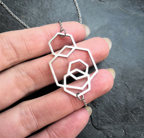 Ocelový náhrdelník*spojené hexagony — foto 4