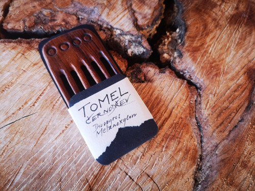 Tomel černodřev tmavý - hřebínek — foto 4
