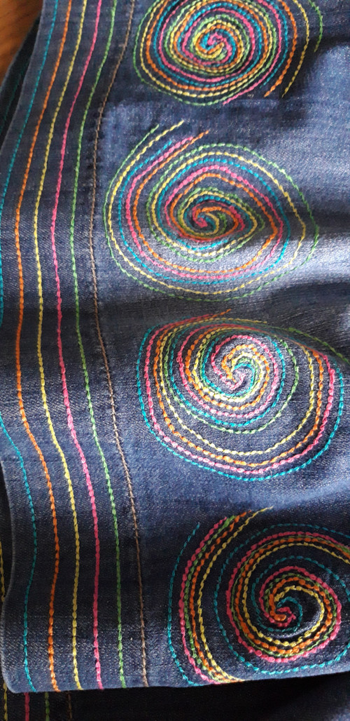SLEVA - jeans sukně s aplikacemi — foto 5