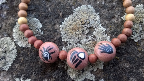 Náramek: dřevo+korek+symbol — foto 2