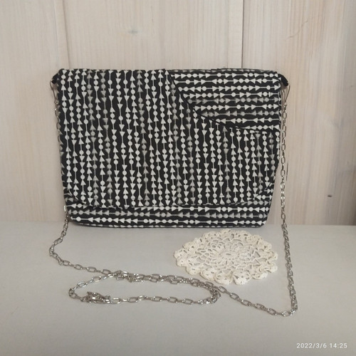 Kabelka crossbody černo-bílá — foto 3