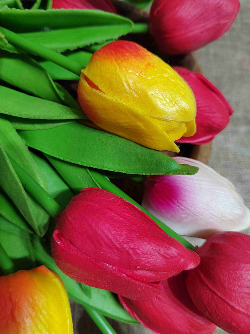 Umělý tulipán červený — foto 3