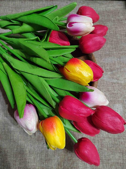 Umělý tulipán červený — foto 2