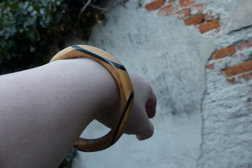 Přírodně...dřevěný náramek — foto 3