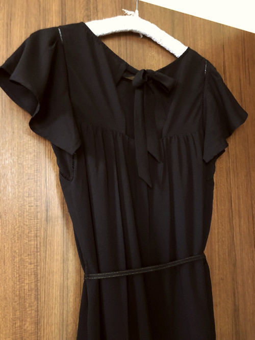 Elegantní černé šaty — foto 3