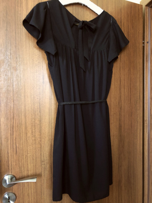 Elegantní černé šaty — foto 5