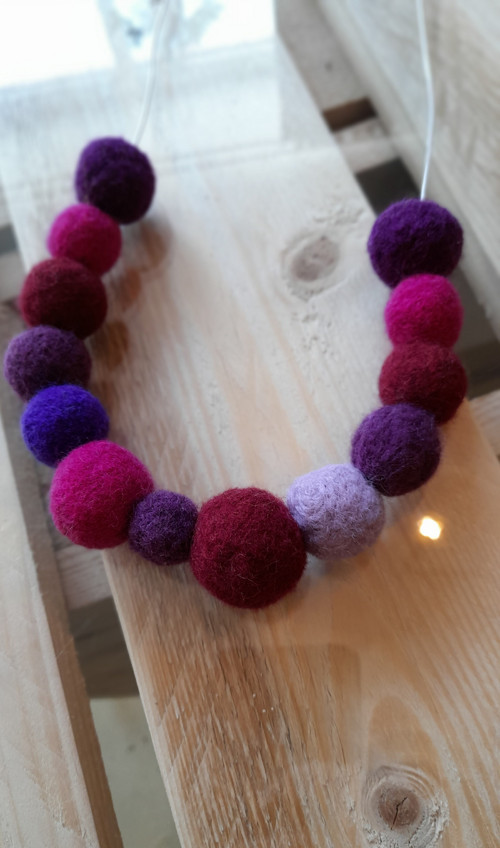 Plstěný náhrdelník Purple — foto 3