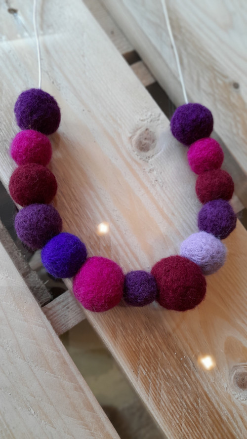 Plstěný náhrdelník Purple — foto 2