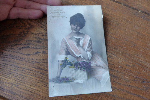 Dívka s květinami...stará pohlednice — foto 5